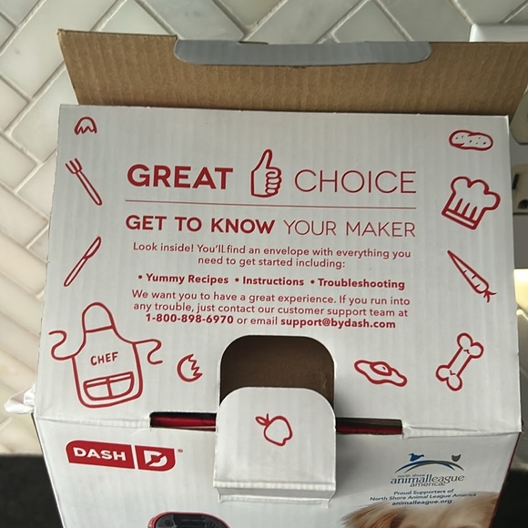 Dash Mini dog treat maker red makes 6 treats nonstick 420 Watts - Picture 6 of 7